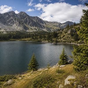 Câmpu lui Neag and Lake Jieț: A One-Day Trip from Petroșani